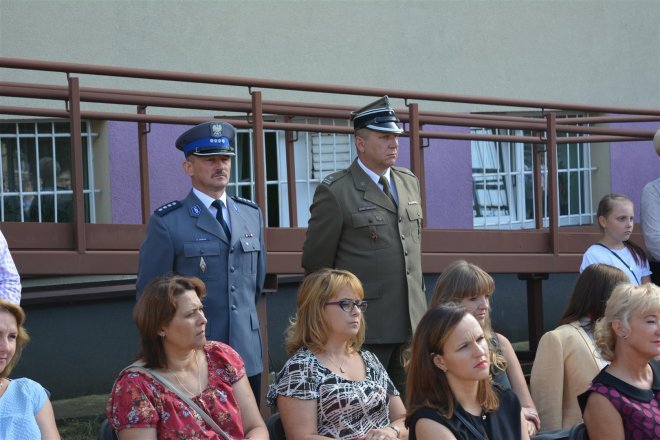 Rozpoczęcie roku szkolnego w ostrołęckich szkołach [01.09.2016] - zdjęcie #7 - eOstroleka.pl