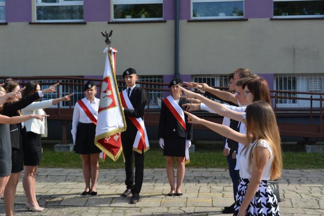 Rozpoczęcie roku szkolnego w ostrołęckich szkołach [01.09.2016] - zdjęcie #2 - eOstroleka.pl