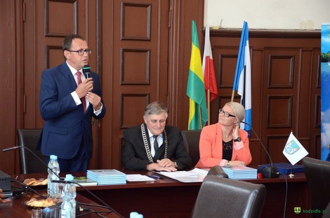 Umowa partnerska między Kadzidłem i Mrągowem podpisana [01.09.2016] - zdjęcie #33 - eOstroleka.pl
