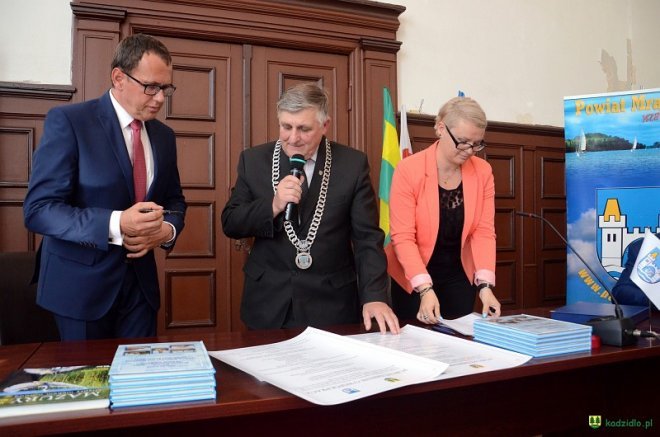 Umowa partnerska między Kadzidłem i Mrągowem podpisana [01.09.2016] - zdjęcie #26 - eOstroleka.pl