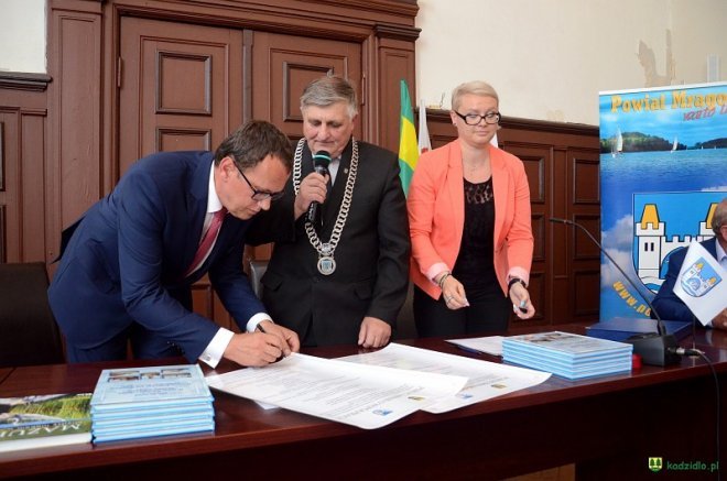 Umowa partnerska między Kadzidłem i Mrągowem podpisana [01.09.2016] - zdjęcie #27 - eOstroleka.pl