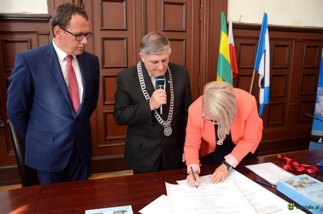 Umowa partnerska między Kadzidłem i Mrągowem podpisana [01.09.2016] - zdjęcie #28 - eOstroleka.pl