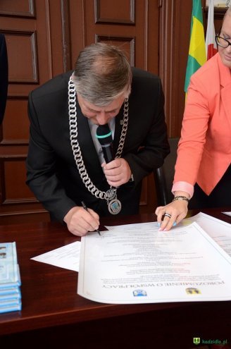 Umowa partnerska między Kadzidłem i Mrągowem podpisana [01.09.2016] - zdjęcie #29 - eOstroleka.pl