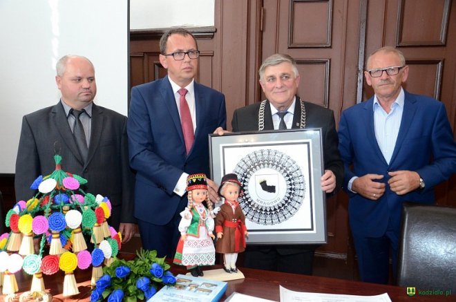 Umowa partnerska między Kadzidłem i Mrągowem podpisana [01.09.2016] - zdjęcie #38 - eOstroleka.pl