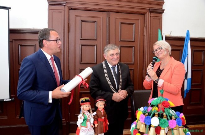 Umowa partnerska między Kadzidłem i Mrągowem podpisana [01.09.2016] - zdjęcie #12 - eOstroleka.pl
