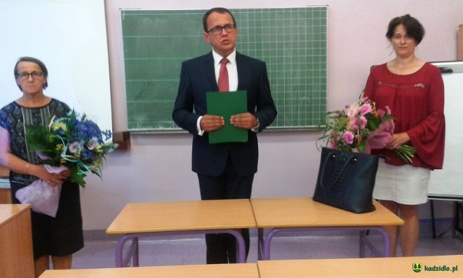Wręczenie nominacji na dyrektora w Gimnazjum Publicznym w Kadzidle [01.09.2016] - zdjęcie #4 - eOstroleka.pl