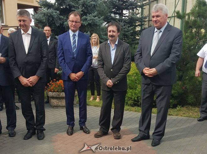 Odsłonięcie pomnika poświęconego Henrykowi Lenarciakowi w Baranowie [02.09.2016] - zdjęcie #2 - eOstroleka.pl