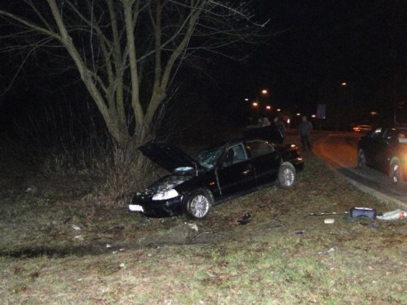 Wypadek na Bursztynowej (29.11.09) - zdjęcie #10 - eOstroleka.pl