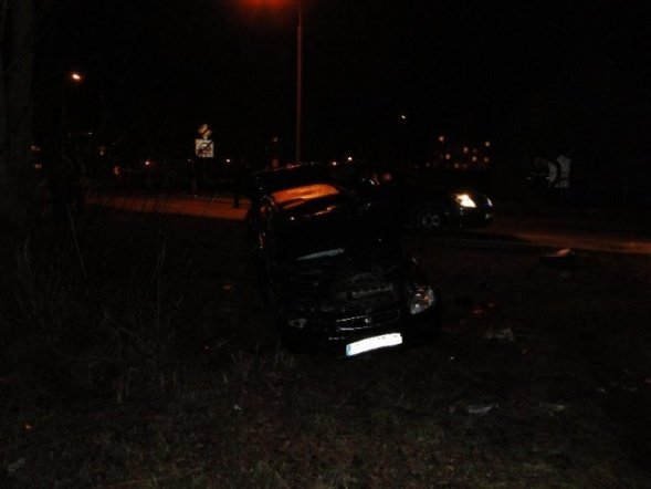 Wypadek na Bursztynowej (29.11.09) - zdjęcie #4 - eOstroleka.pl
