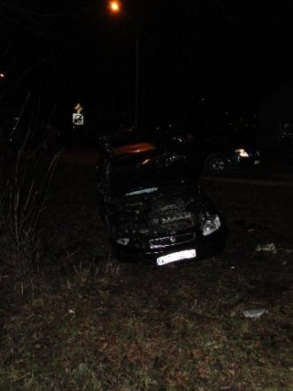 Wypadek na Bursztynowej (29.11.09) - zdjęcie #8 - eOstroleka.pl