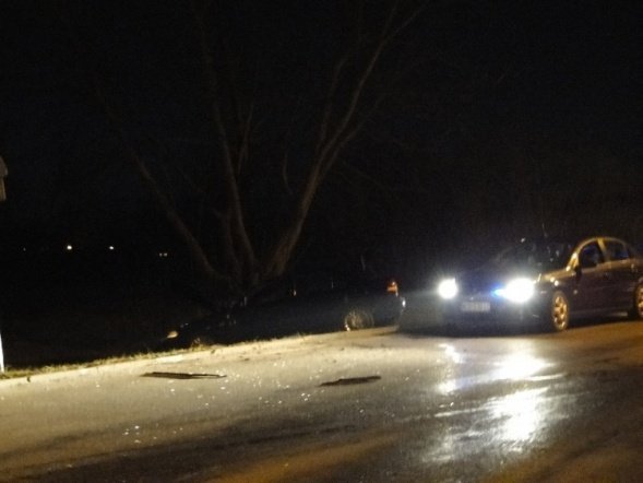 Wypadek na Bursztynowej (29.11.09) - zdjęcie #1 - eOstroleka.pl