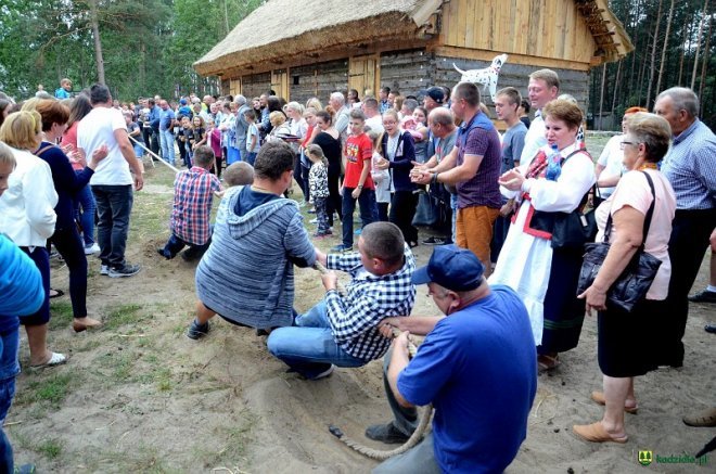 Gminne dożynki w Kadzidle 2016 [04.09.2016] - zdjęcie #85 - eOstroleka.pl