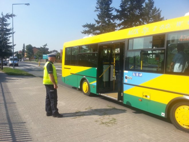 Zderzenie z autobusem na 11 Listopada [09.09.2016] - zdjęcie #3 - eOstroleka.pl