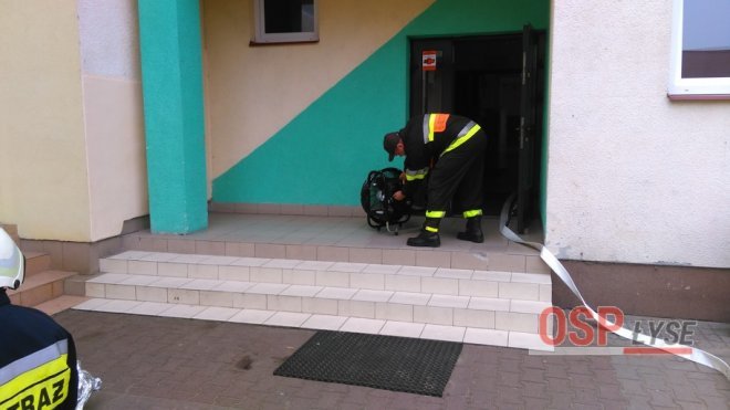 Pożar w gimnazjum w Łysych [12.09.2016] - zdjęcie #4 - eOstroleka.pl