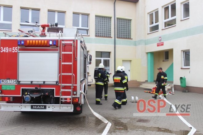 Pożar w gimnazjum w Łysych [12.09.2016] - zdjęcie #21 - eOstroleka.pl