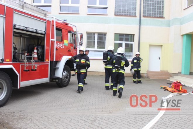 Pożar w gimnazjum w Łysych [12.09.2016] - zdjęcie #22 - eOstroleka.pl