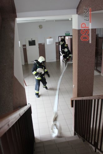 Pożar w gimnazjum w Łysych [12.09.2016] - zdjęcie #23 - eOstroleka.pl