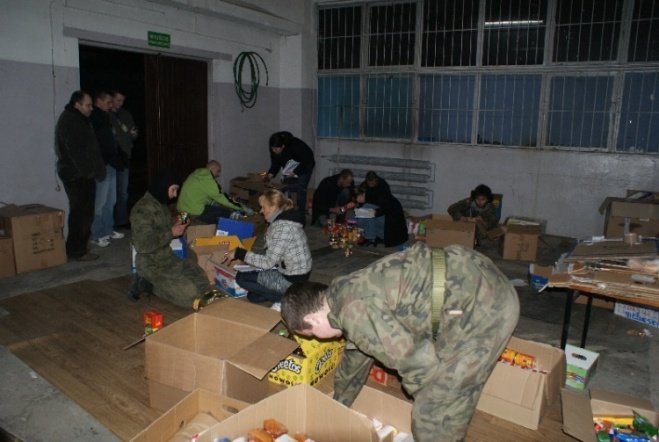 Zbiórka żywności w Ostrołece (5.12.09) - zdjęcie #9 - eOstroleka.pl