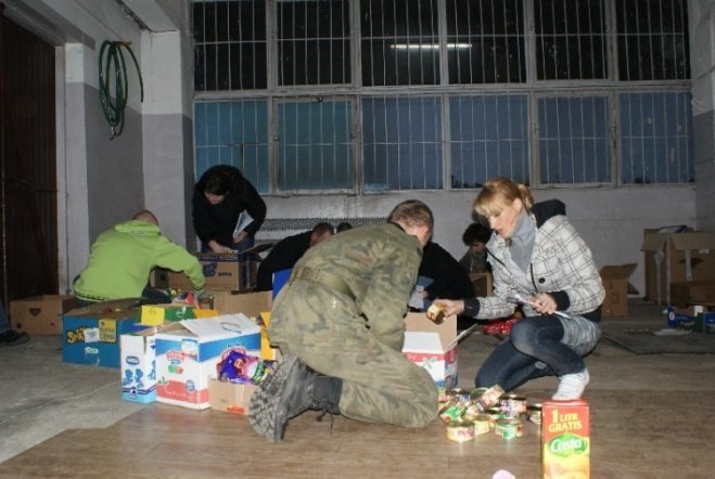 Zbiórka żywności w Ostrołece (5.12.09) - zdjęcie #10 - eOstroleka.pl