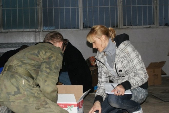 Zbiórka żywności w Ostrołece (5.12.09) - zdjęcie #11 - eOstroleka.pl
