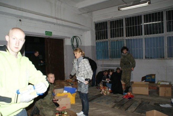 Zbiórka żywności w Ostrołece (5.12.09) - zdjęcie #16 - eOstroleka.pl