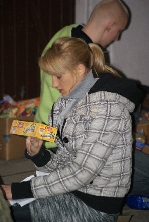 Zbiórka żywności w Ostrołece (5.12.09) - zdjęcie #25 - eOstroleka.pl
