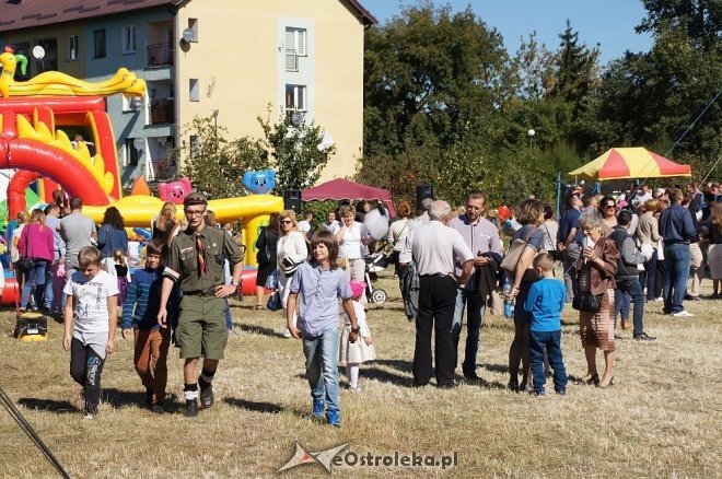 Rodzinny festyn przy ostrołęckiej farze [ZDJĘCIA] - zdjęcie #4 - eOstroleka.pl