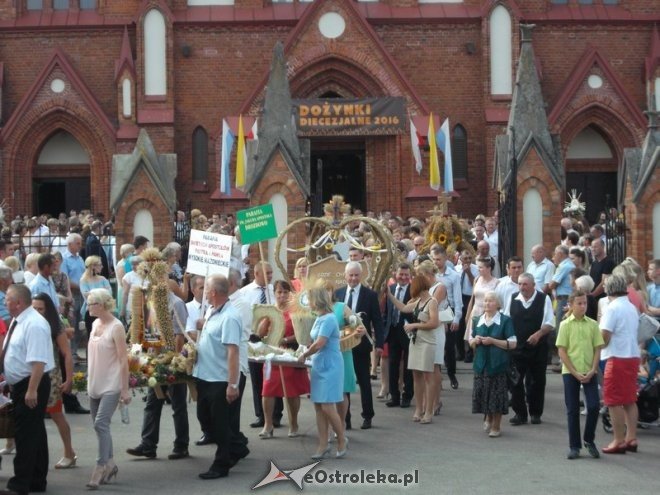 Dożynki Diecezji Łomżyńskiej w Kobylinie - zdjęcie #27 - eOstroleka.pl