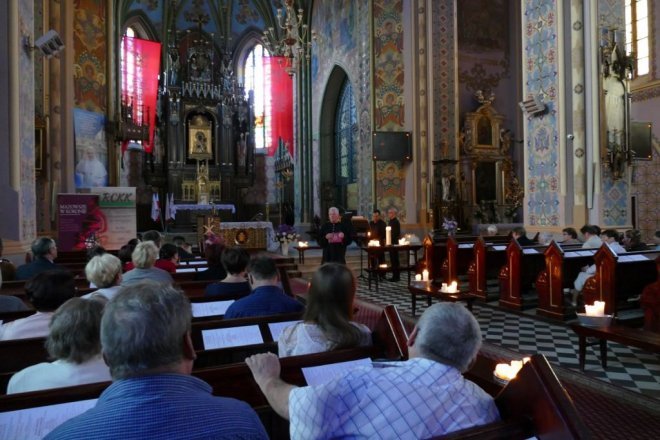 Rzymskie śpiewy mszalne w Myszyńcu [16.09.2016] - zdjęcie #3 - eOstroleka.pl