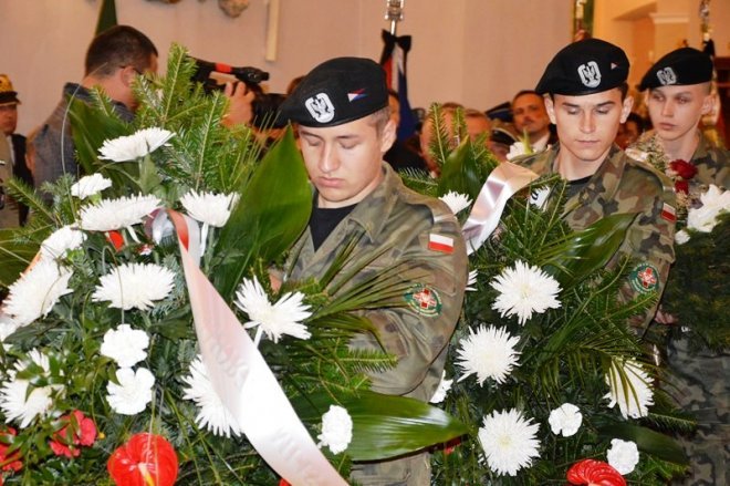 Pogrzeb żołnierzy wyklętych w Ostrołęce [29.09.2016] - zdjęcie #34 - eOstroleka.pl