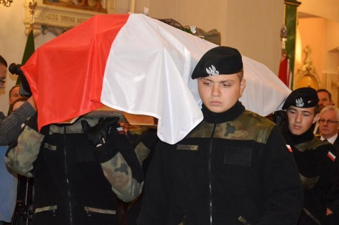 Pogrzeb żołnierzy wyklętych w Ostrołęce [29.09.2016] - zdjęcie #36 - eOstroleka.pl