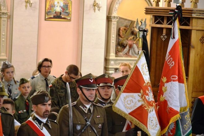 Pogrzeb żołnierzy wyklętych w Ostrołęce [29.09.2016] - zdjęcie #81 - eOstroleka.pl