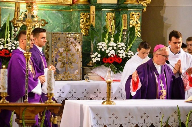 Pogrzeb żołnierzy wyklętych w Ostrołęce [29.09.2016] - zdjęcie #75 - eOstroleka.pl