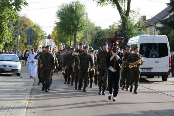 Pogrzeb żołnierzy wyklętych w Ostrołęce [29.09.2016] - zdjęcie #72 - eOstroleka.pl