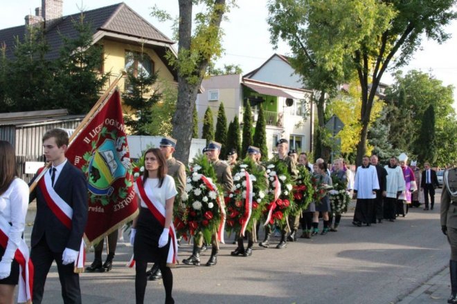 Pogrzeb żołnierzy wyklętych w Ostrołęce [29.09.2016] - zdjęcie #64 - eOstroleka.pl