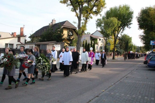Pogrzeb żołnierzy wyklętych w Ostrołęce [29.09.2016] - zdjęcie #98 - eOstroleka.pl