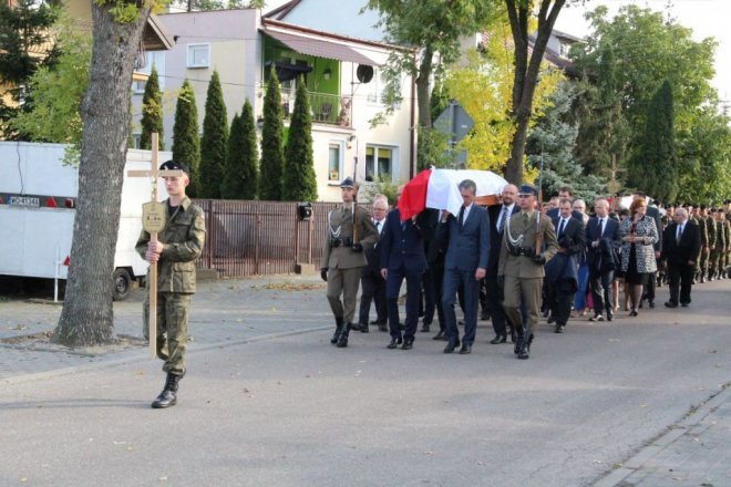 Pogrzeb żołnierzy wyklętych w Ostrołęce [29.09.2016] - zdjęcie #99 - eOstroleka.pl