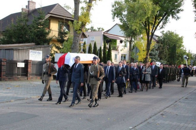 Pogrzeb żołnierzy wyklętych w Ostrołęce [29.09.2016] - zdjęcie #100 - eOstroleka.pl