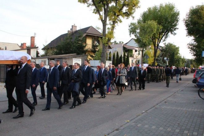 Pogrzeb żołnierzy wyklętych w Ostrołęce [29.09.2016] - zdjęcie #101 - eOstroleka.pl