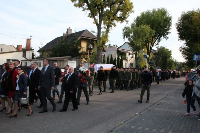 Pogrzeb żołnierzy wyklętych w Ostrołęce [29.09.2016] - zdjęcie #102 - eOstroleka.pl