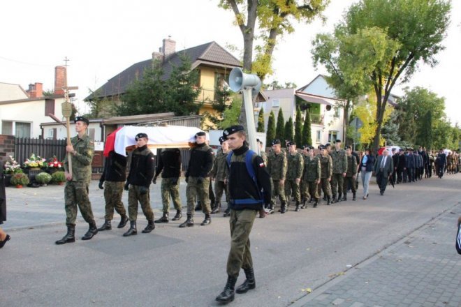 Pogrzeb żołnierzy wyklętych w Ostrołęce [29.09.2016] - zdjęcie #103 - eOstroleka.pl