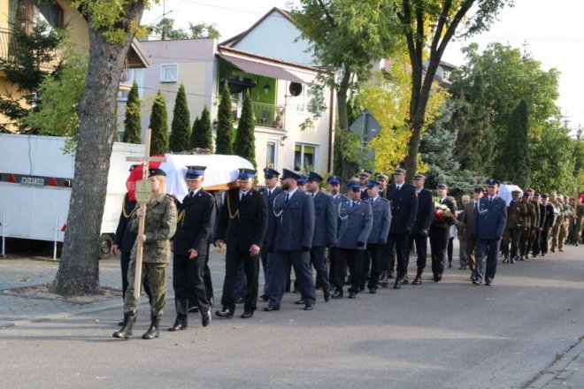 Pogrzeb żołnierzy wyklętych w Ostrołęce [29.09.2016] - zdjęcie #104 - eOstroleka.pl