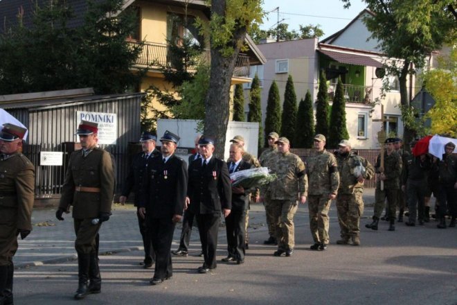 Pogrzeb żołnierzy wyklętych w Ostrołęce [29.09.2016] - zdjęcie #53 - eOstroleka.pl