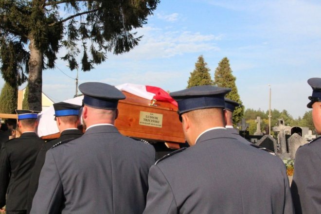 Pogrzeb żołnierzy wyklętych w Ostrołęce [29.09.2016] - zdjęcie #47 - eOstroleka.pl