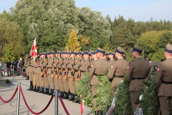 Pogrzeb żołnierzy wyklętych w Ostrołęce [29.09.2016] - zdjęcie #116 - eOstroleka.pl