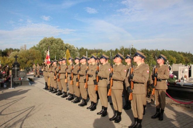 Pogrzeb żołnierzy wyklętych w Ostrołęce [29.09.2016] - zdjęcie #41 - eOstroleka.pl
