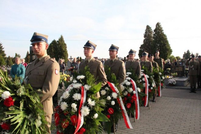Pogrzeb żołnierzy wyklętych w Ostrołęce [29.09.2016] - zdjęcie #40 - eOstroleka.pl