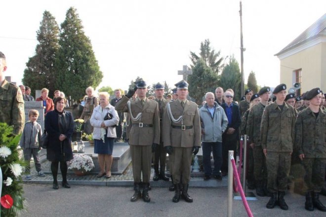 Pogrzeb żołnierzy wyklętych w Ostrołęce [29.09.2016] - zdjęcie #39 - eOstroleka.pl