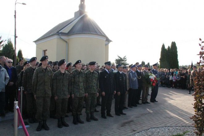 Pogrzeb żołnierzy wyklętych w Ostrołęce [29.09.2016] - zdjęcie #38 - eOstroleka.pl