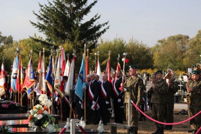 Pogrzeb żołnierzy wyklętych w Ostrołęce [29.09.2016] - zdjęcie #35 - eOstroleka.pl